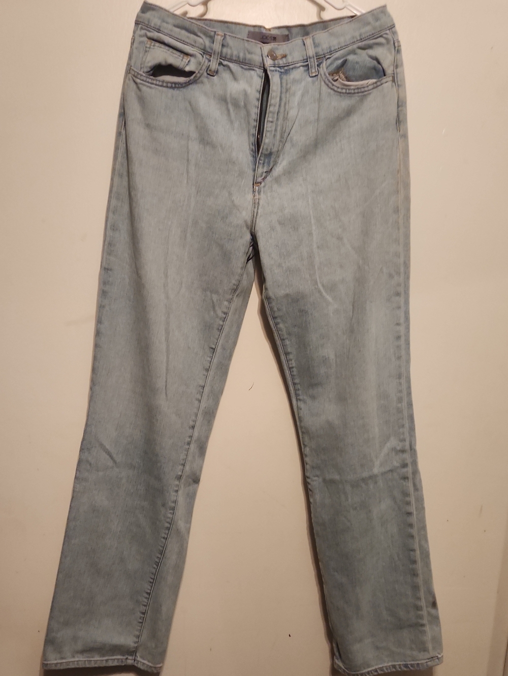 Light Wash Women’s Straight Jeans - Casual Everyday Denim